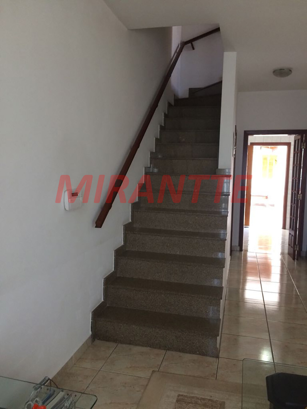 Sobrado de 270m² com 4 quartos em Vila Nivi