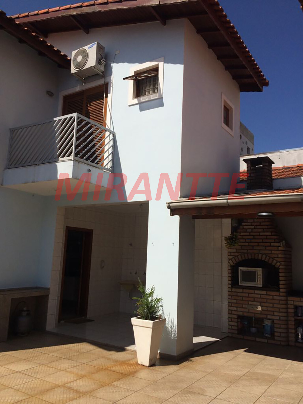 Sobrado de 270m² com 4 quartos em Vila Nivi