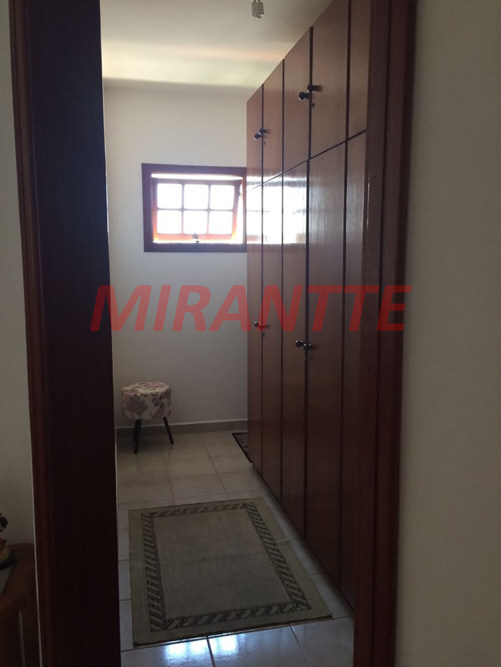 Sobrado de 270m² com 4 quartos em Vila Nivi