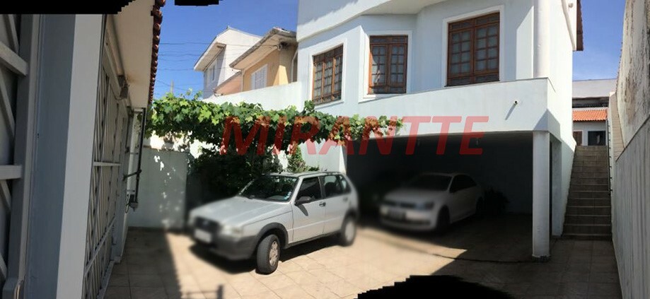 Sobrado de 270m² com 4 quartos em Vila Nivi