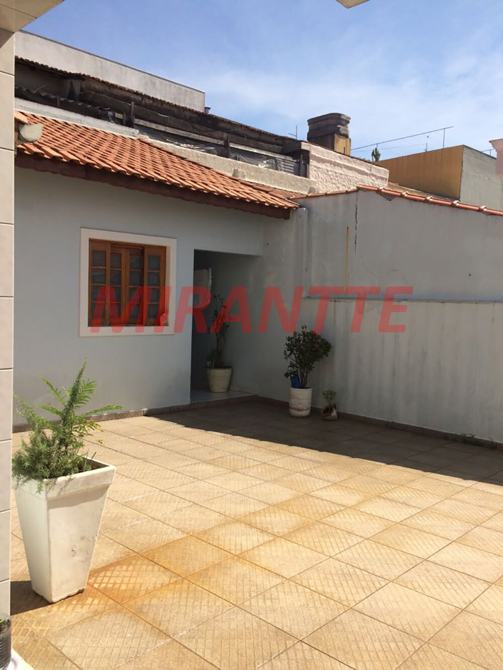 Sobrado de 270m² com 4 quartos em Vila Nivi