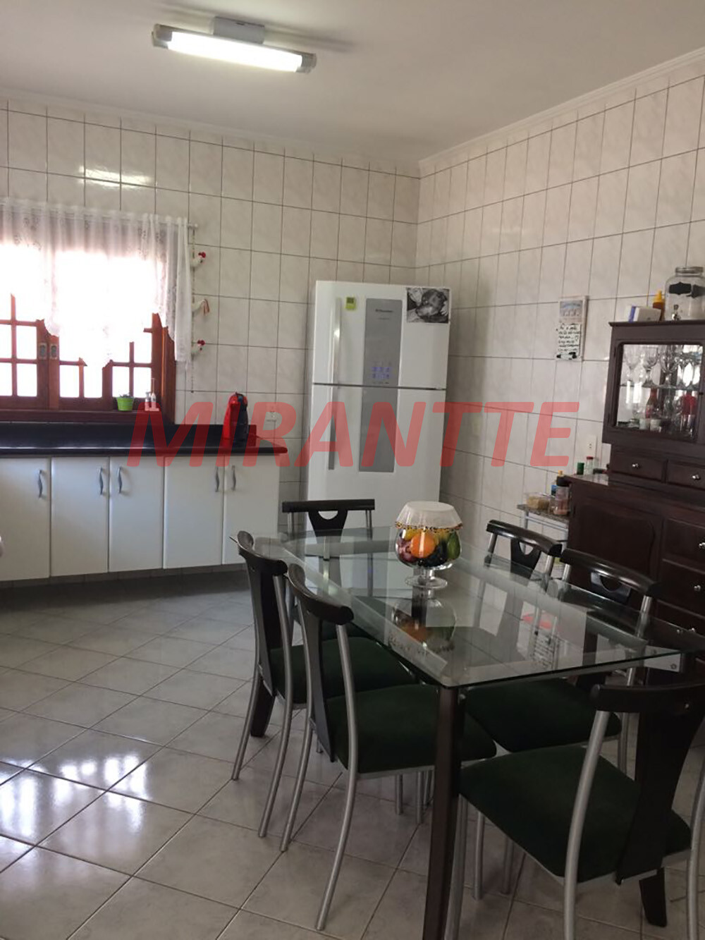 Sobrado de 270m² com 4 quartos em Vila Nivi