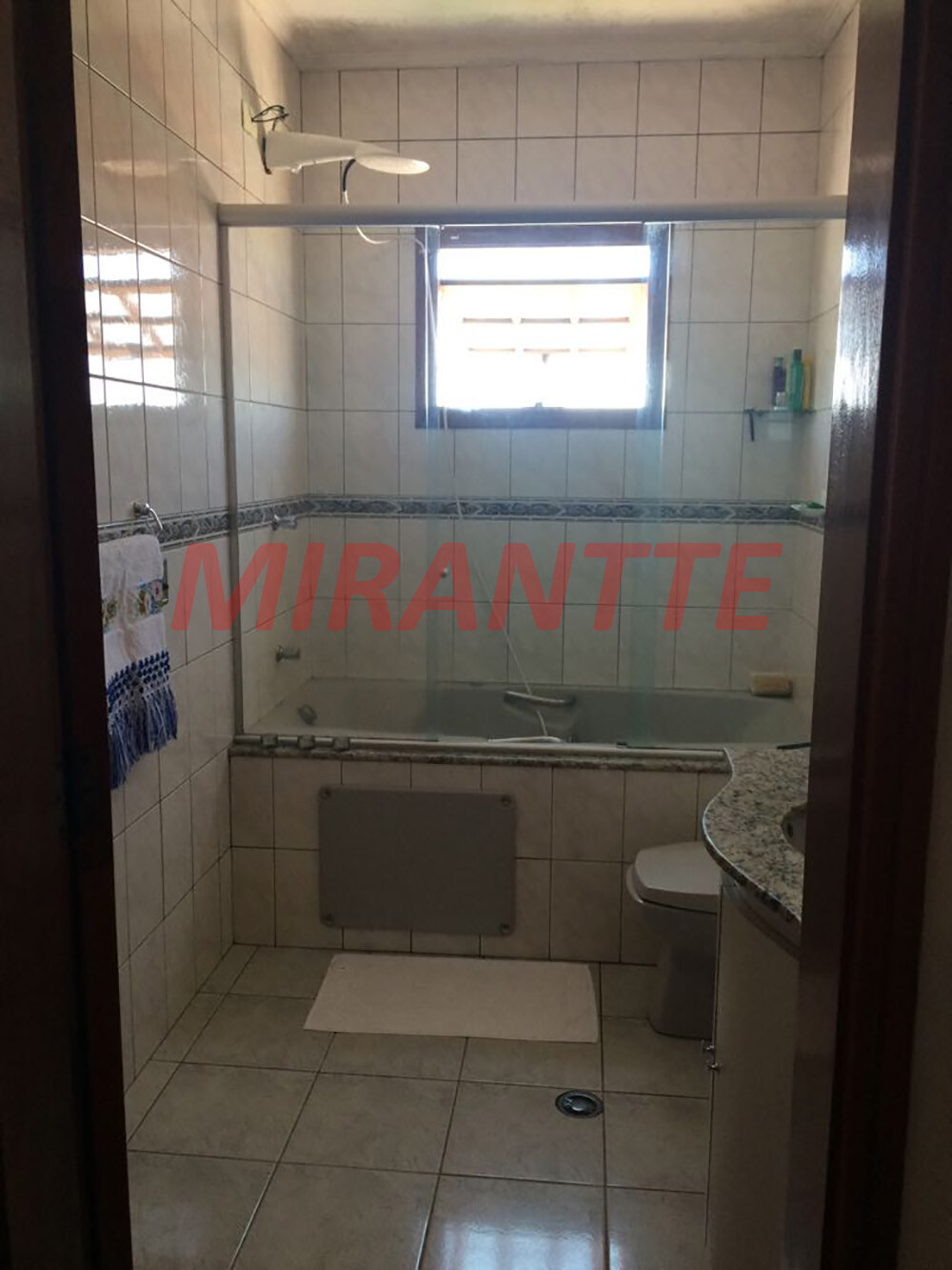 Sobrado de 270m² com 4 quartos em Vila Nivi