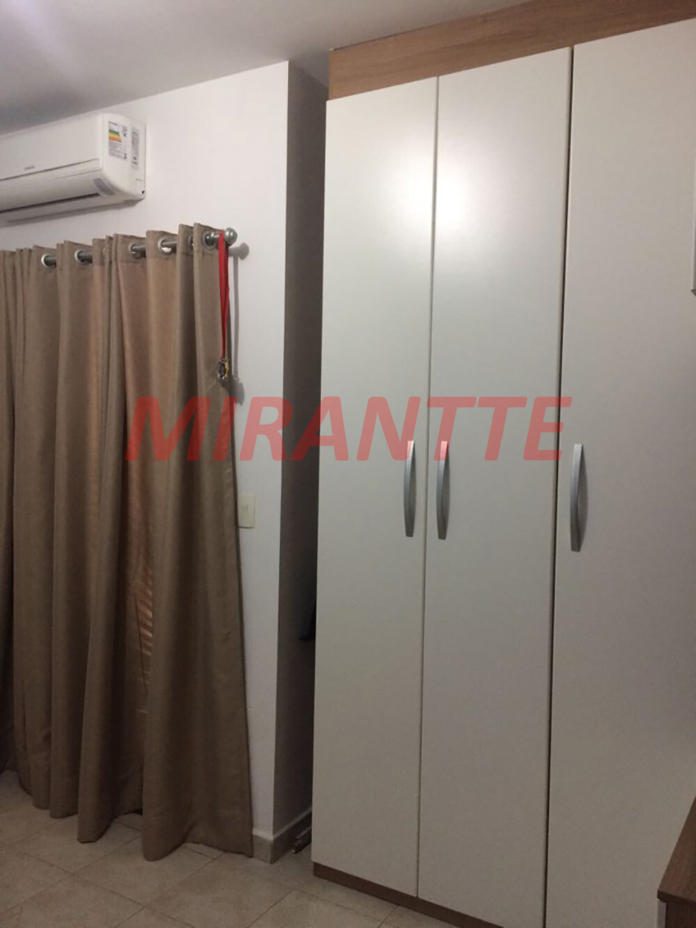 Sobrado de 270m² com 4 quartos em Vila Nivi
