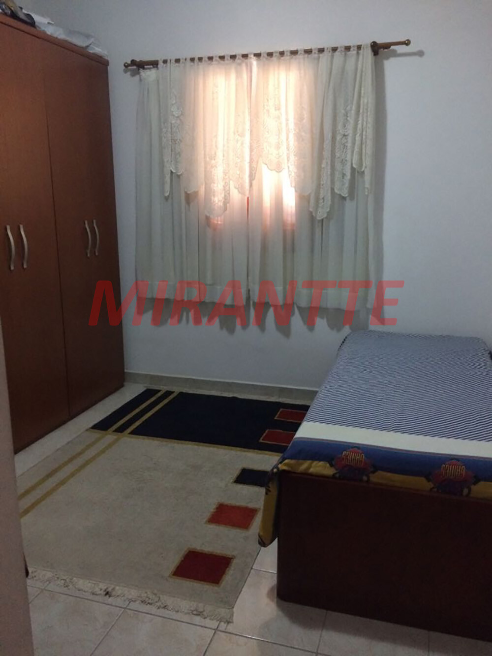 Sobrado de 270m² com 4 quartos em Vila Nivi