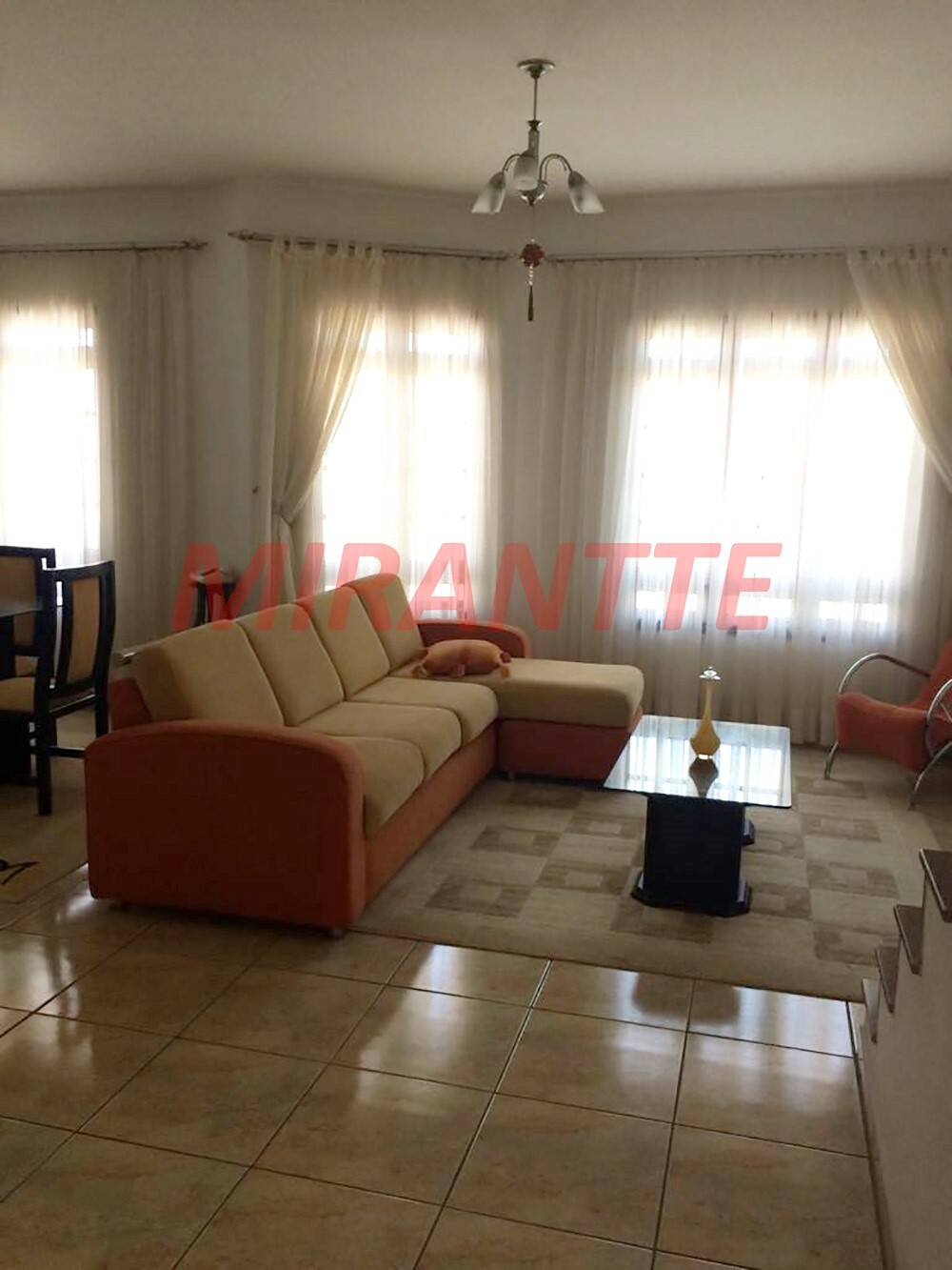 Sobrado de 270m² com 4 quartos em Vila Nivi