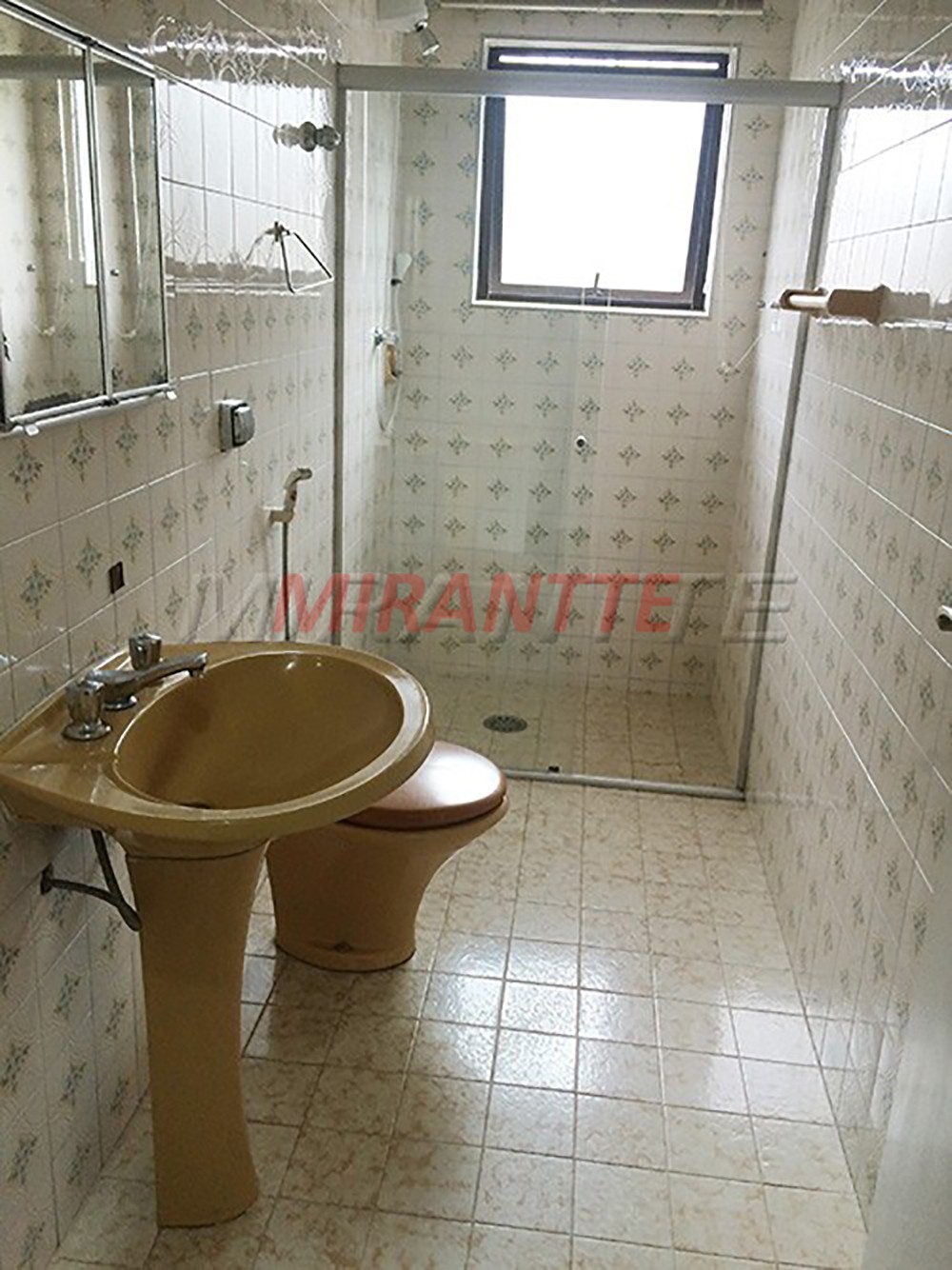 Sobrado de 210m² com 3 quartos em Santana