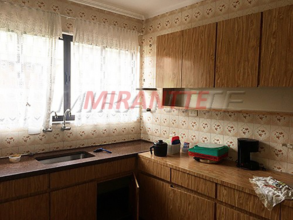 Sobrado de 210m² com 3 quartos em Santana