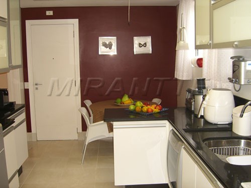 Apartamento com 3 quartos em Água Fria