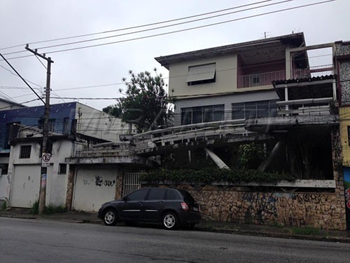 Sobrado de 490m² com 3 quartos em Tremembe