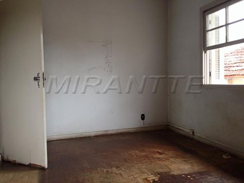 Sobrado de 490m² com 3 quartos em Tremembe
