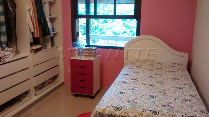 Cond. fechado de 700m² com 3 quartos em Serra Da Cantareira