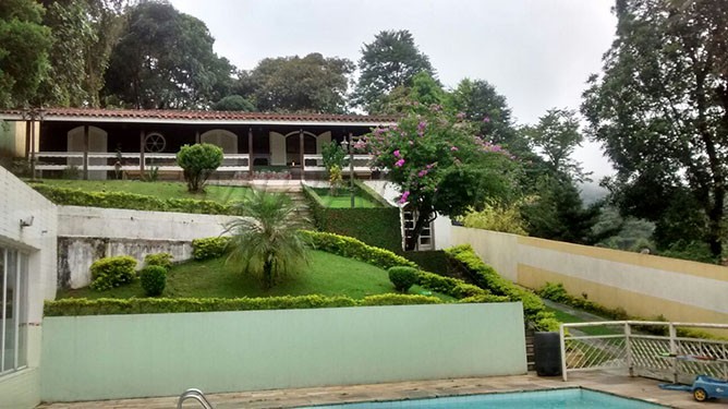Cond. fechado de 700m² com 3 quartos em Serra Da Cantareira