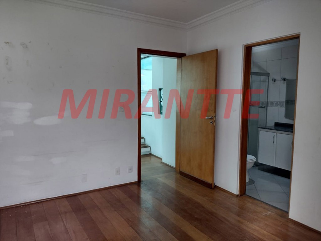 Sobrado de 283m² com 3 quartos em Água Fria