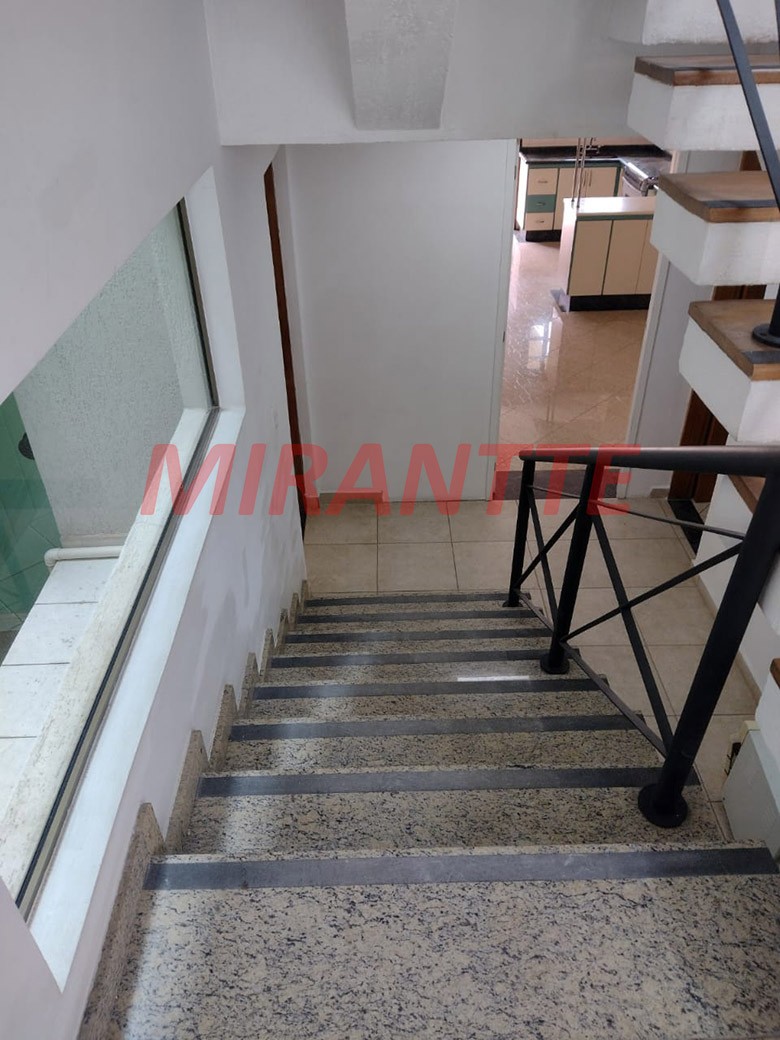 Sobrado de 283m² com 3 quartos em Água Fria