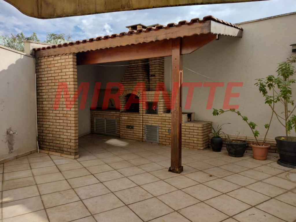 Sobrado de 283m² com 3 quartos em Água Fria
