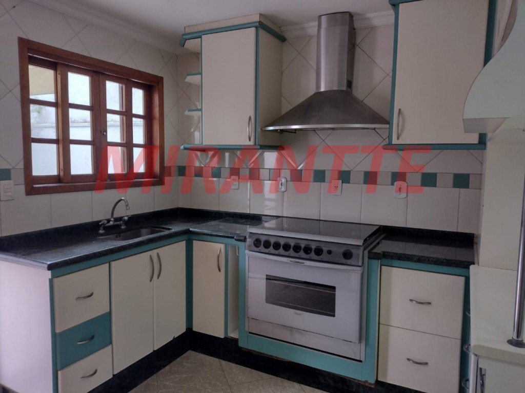 Sobrado de 283m² com 3 quartos em Água Fria