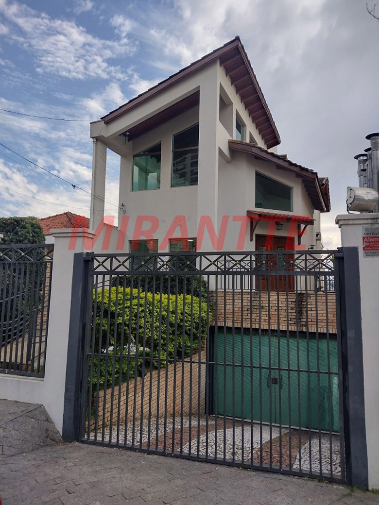 Sobrado de 283m² com 3 quartos em Água Fria