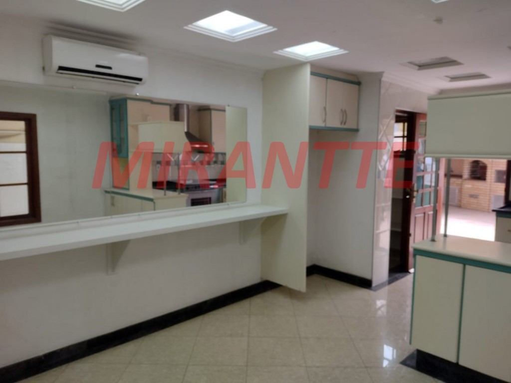 Sobrado de 283m² com 3 quartos em Água Fria