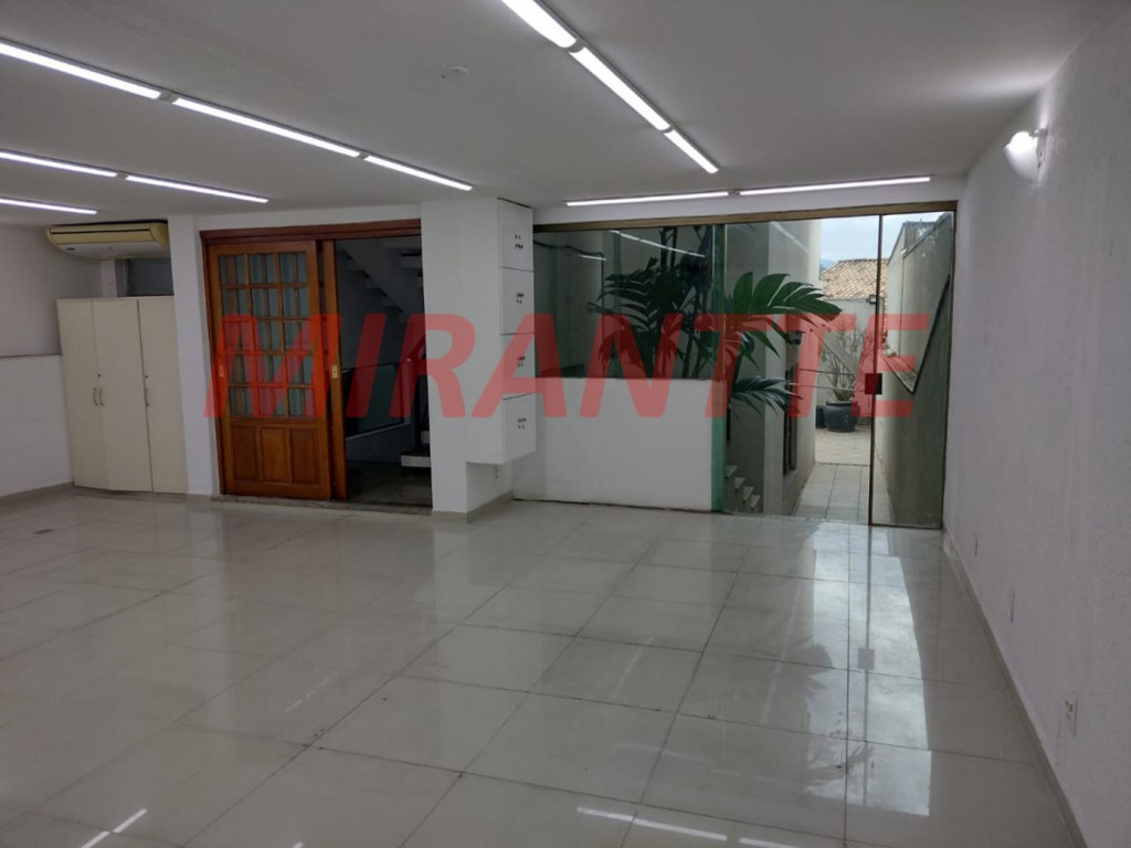 Sobrado de 283m² com 3 quartos em Água Fria