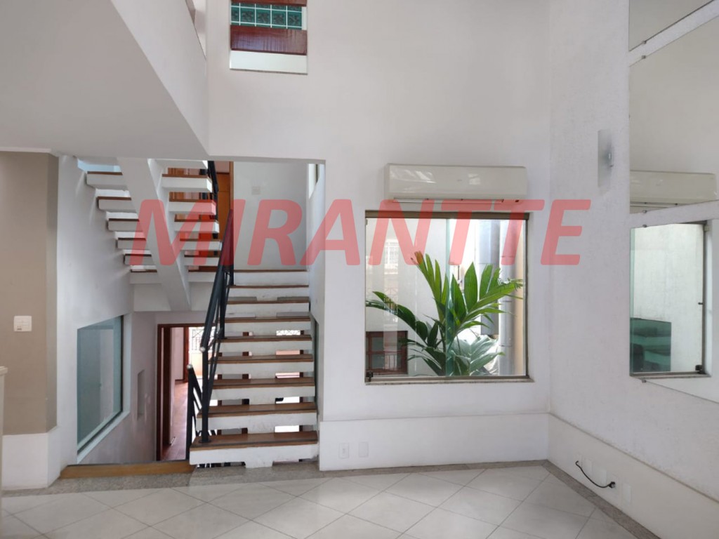 Sobrado de 283m² com 3 quartos em Água Fria