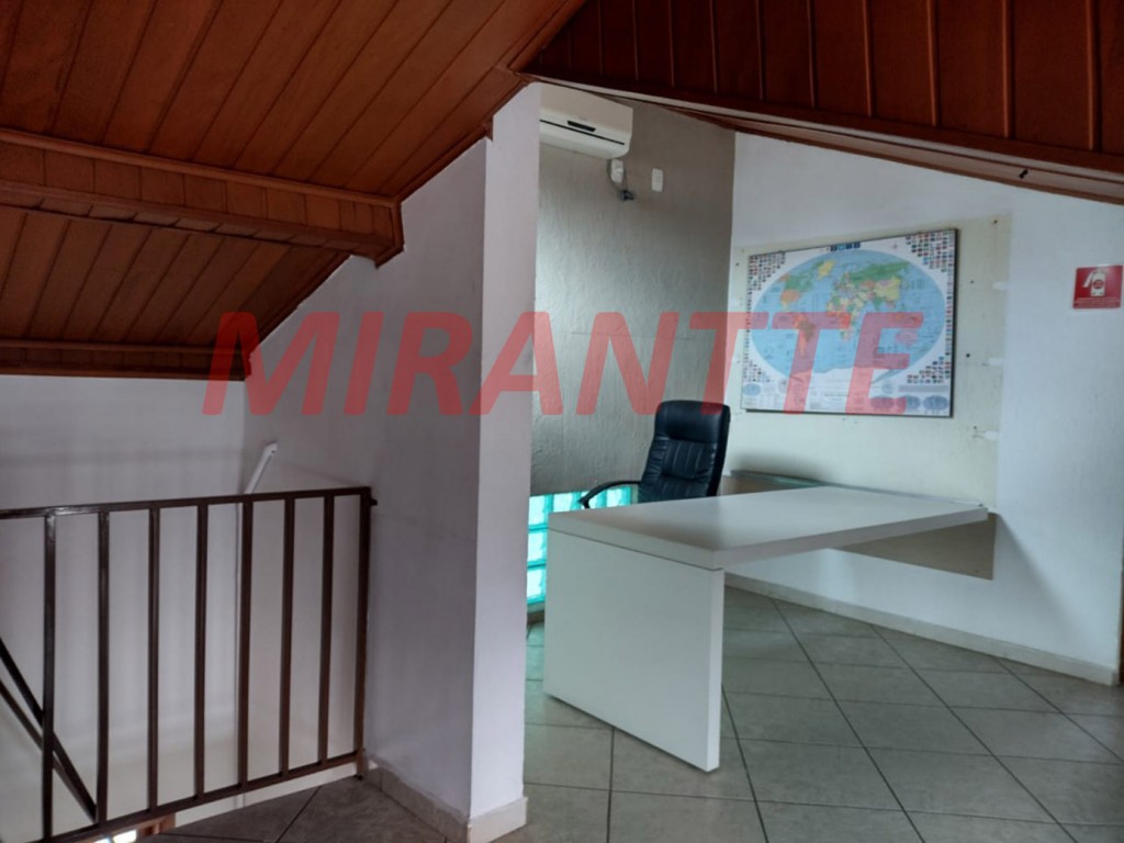 Sobrado de 283m² com 3 quartos em Água Fria