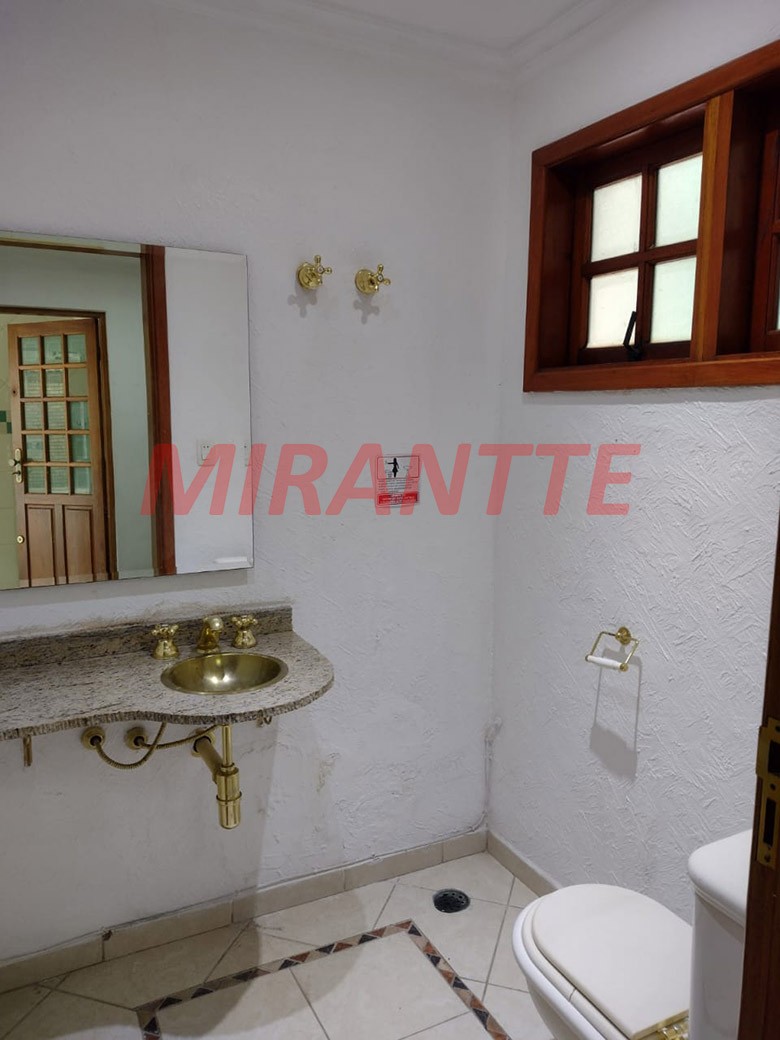 Sobrado de 283m² com 3 quartos em Água Fria