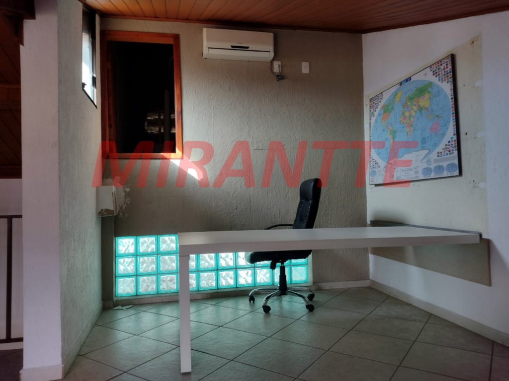 Sobrado de 283m² com 3 quartos em Água Fria