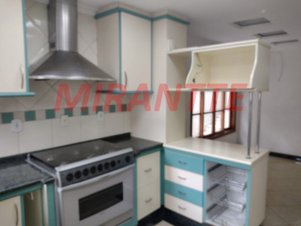 Sobrado de 283m² com 3 quartos em Água Fria