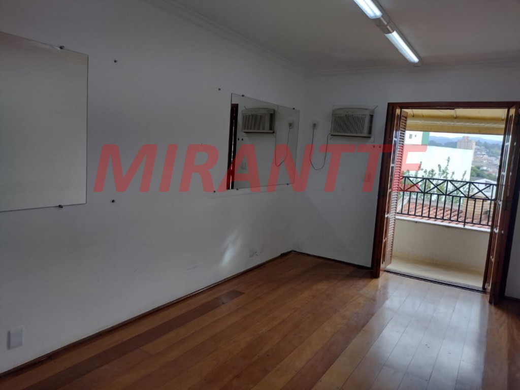 Sobrado de 283m² com 3 quartos em Água Fria