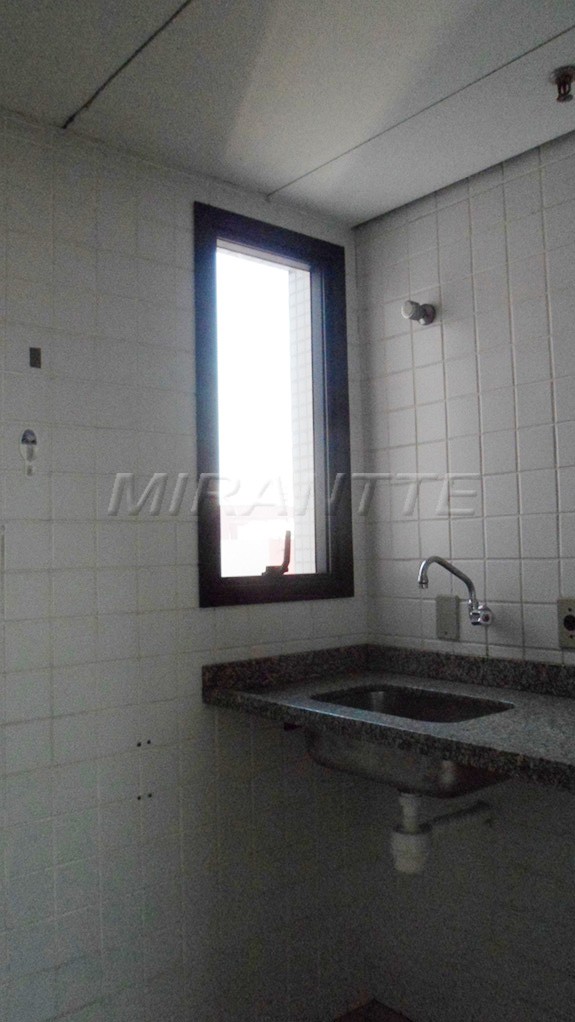 Conjunto comercial em Santana