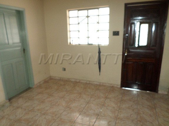 Terreno de 320m² com 2 quartos em Vila Nivi