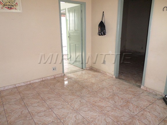 Terreno de 320m² com 2 quartos em Vila Nivi