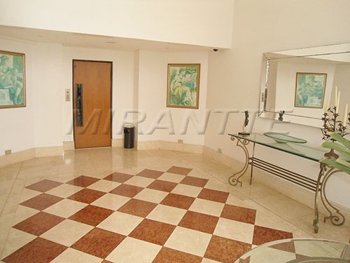 Apartamento de 270m² com 4 quartos em Morumbi