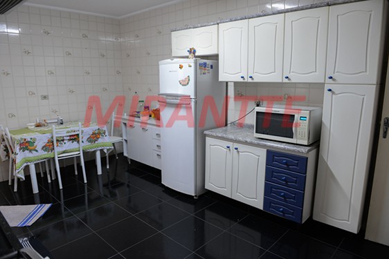 Sobrado de 290m² com 4 quartos em Tremembe