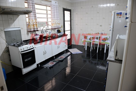 Sobrado de 290m² com 4 quartos em Tremembe
