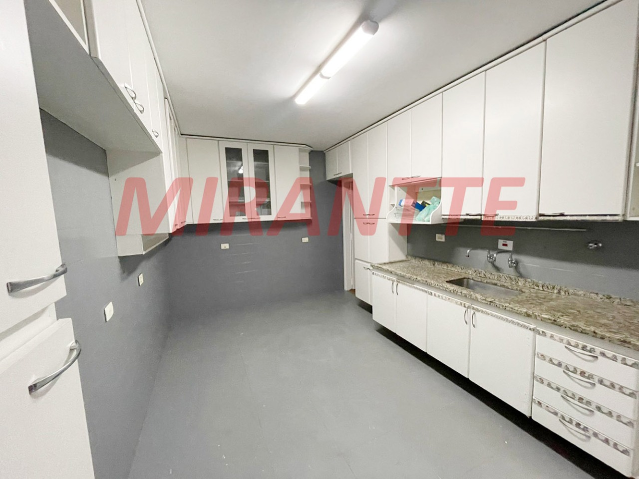 Sobrado de 286m² com 4 quartos em Imirim