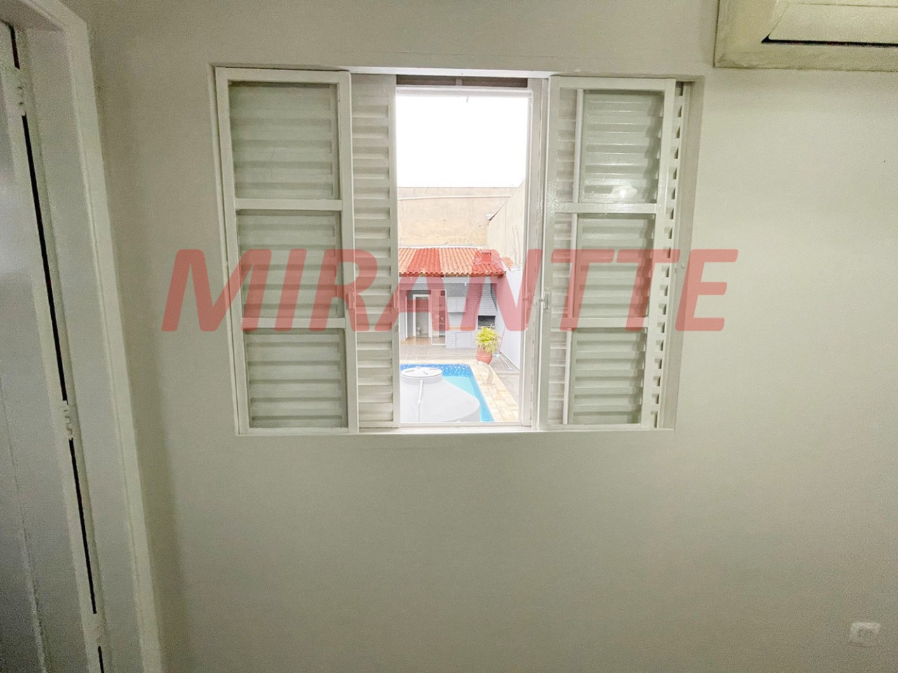 Sobrado de 286m² com 4 quartos em Imirim