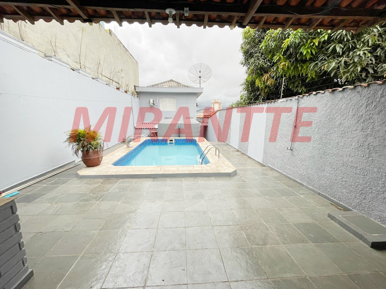Sobrado de 286m² com 4 quartos em Imirim