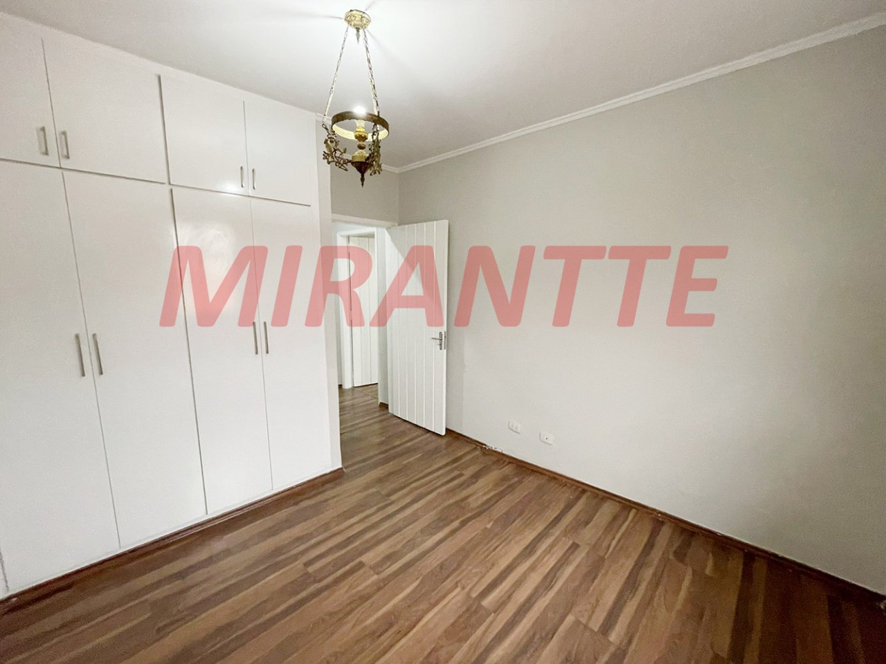 Sobrado de 286m² com 4 quartos em Imirim