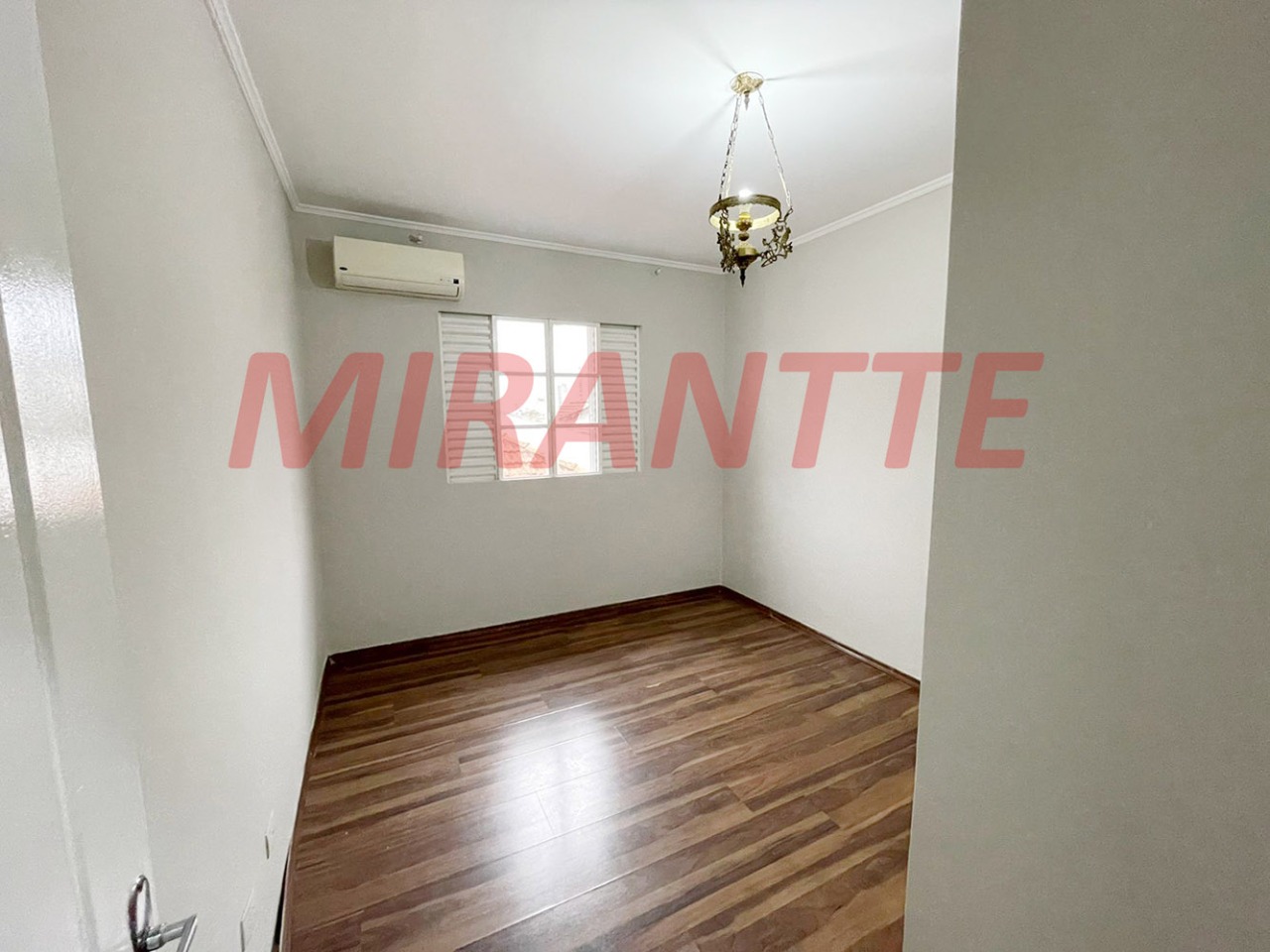 Sobrado de 286m² com 4 quartos em Imirim