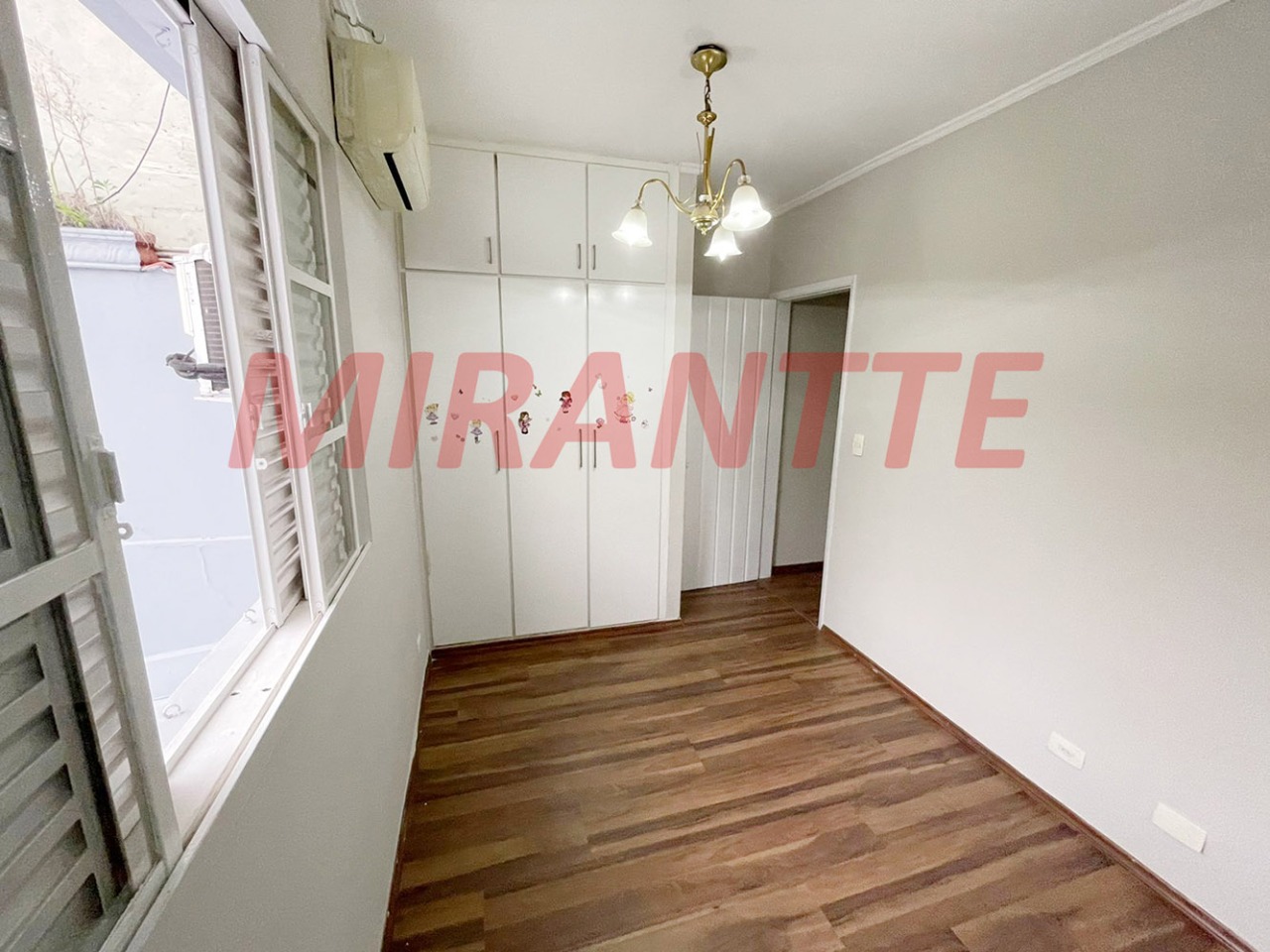 Sobrado de 286m² com 4 quartos em Imirim