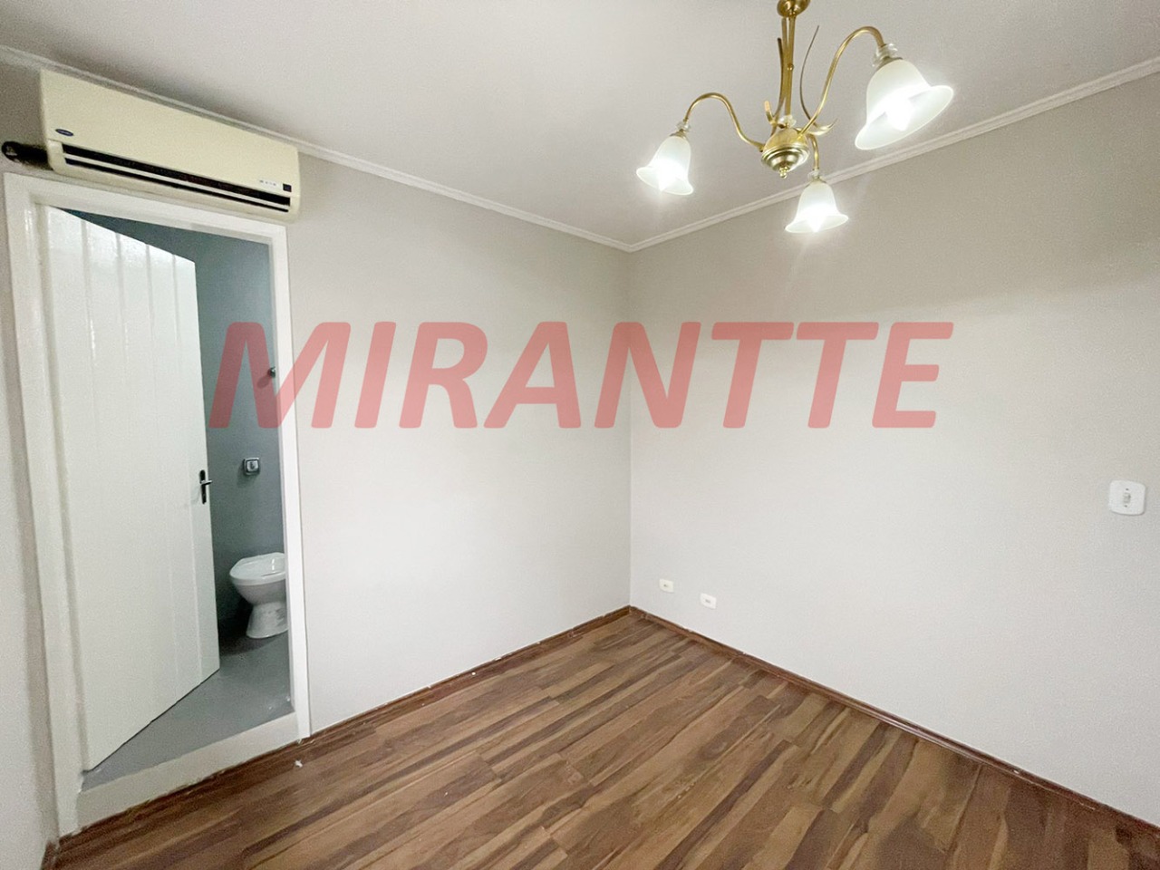 Sobrado de 286m² com 4 quartos em Imirim