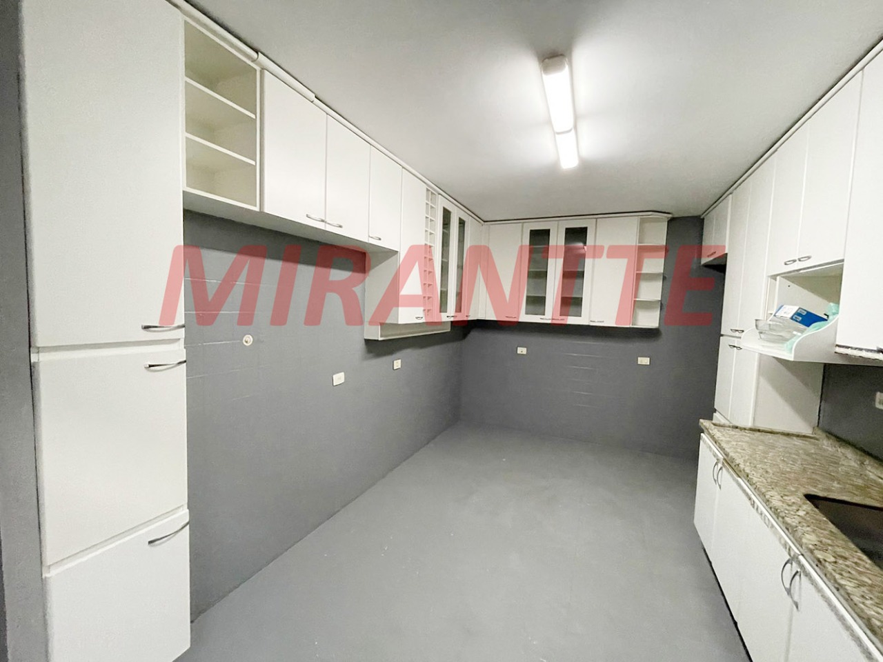 Sobrado de 286m² com 4 quartos em Imirim