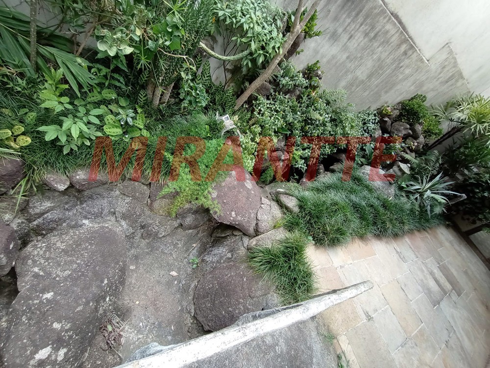 Sobrado de 236m² com 3 quartos em Jardim Floresta