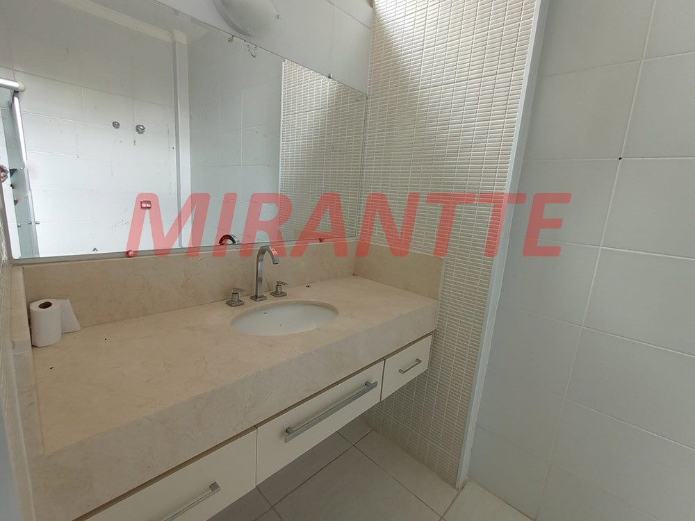 Sobrado de 236m² com 3 quartos em Jardim Floresta