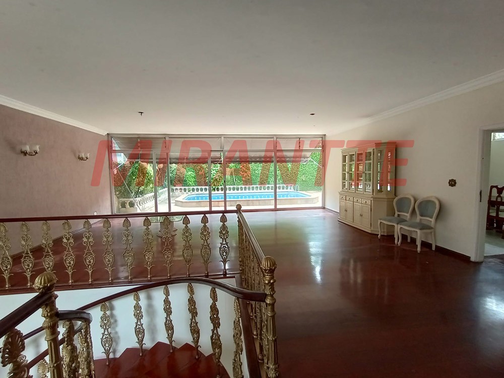 Sobrado de 236m² com 3 quartos em Jardim Floresta