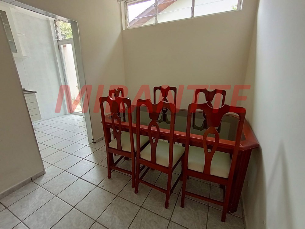 Sobrado de 236m² com 3 quartos em Jardim Floresta