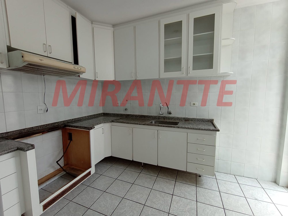 Sobrado de 236m² com 3 quartos em Jardim Floresta