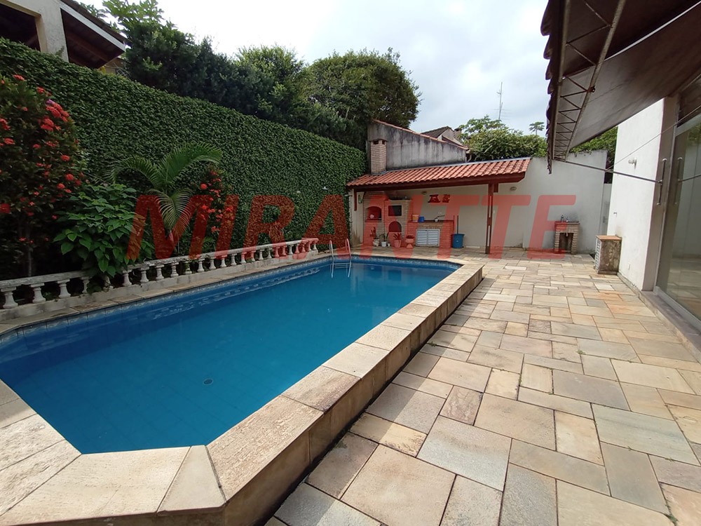 Sobrado de 236m² com 3 quartos em Jardim Floresta